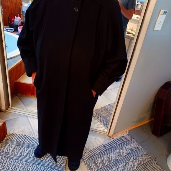 INTERNATIONAL SCENE Vintage  Made In Hungary 100%  Wool Black Trench Coat 9/10 - Picture 3 of 15